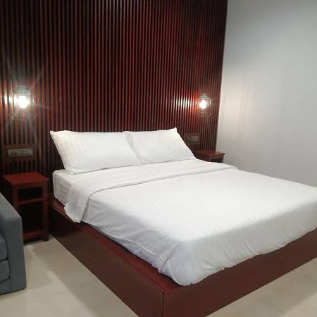 Beach House By Rose Massage Praia de Nai Thon Exterior foto