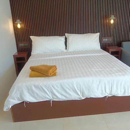 Beach House By Rose Massage Praia de Nai Thon Exterior foto