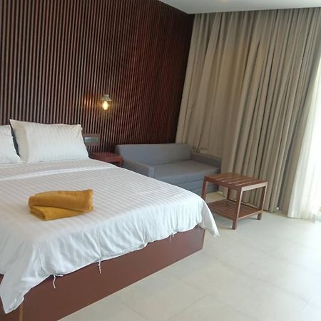 Beach House By Rose Massage Praia de Nai Thon Exterior foto