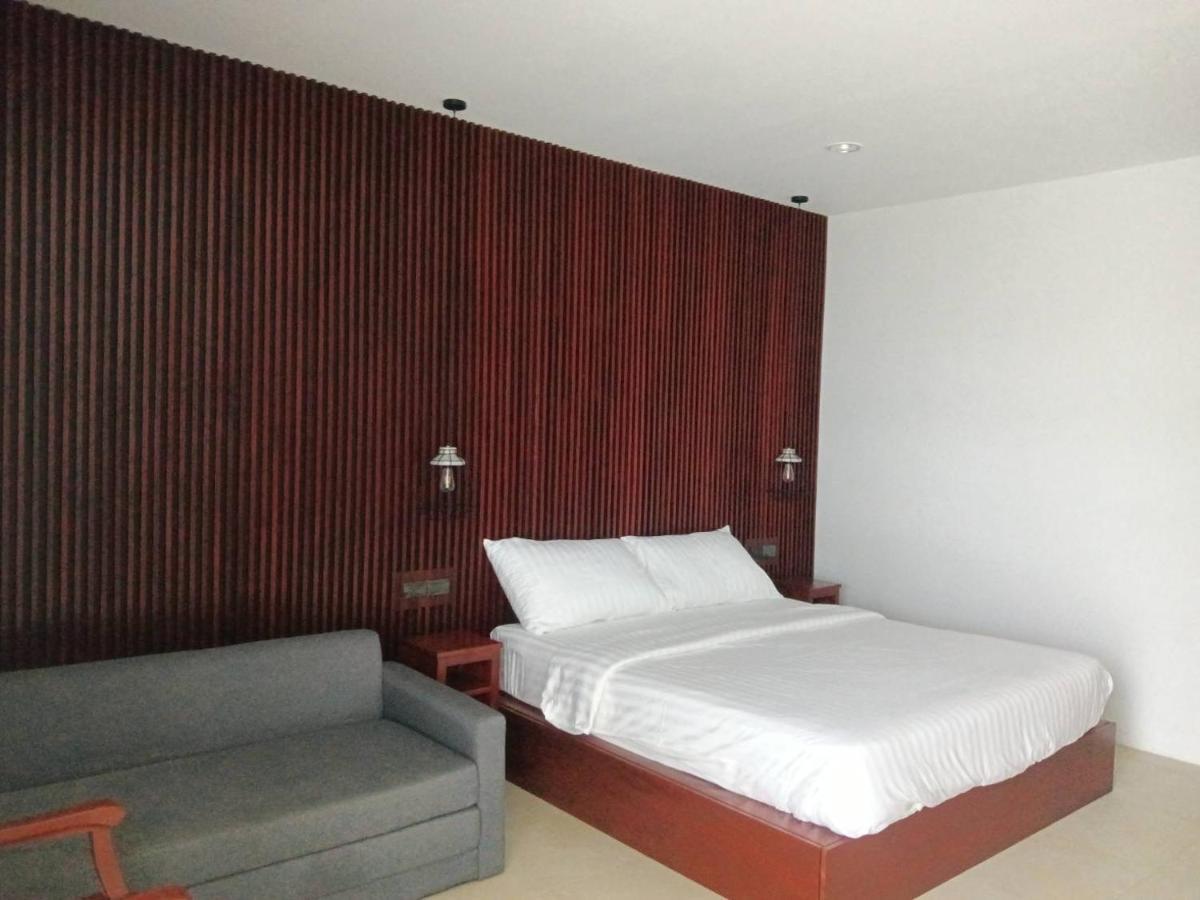 Beach House By Rose Massage Praia de Nai Thon Exterior foto