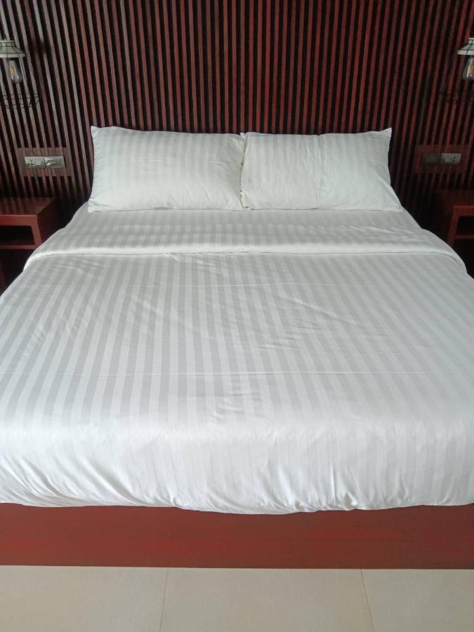 Beach House By Rose Massage Praia de Nai Thon Exterior foto