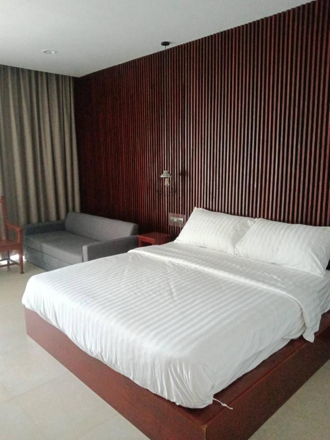 Beach House By Rose Massage Praia de Nai Thon Exterior foto