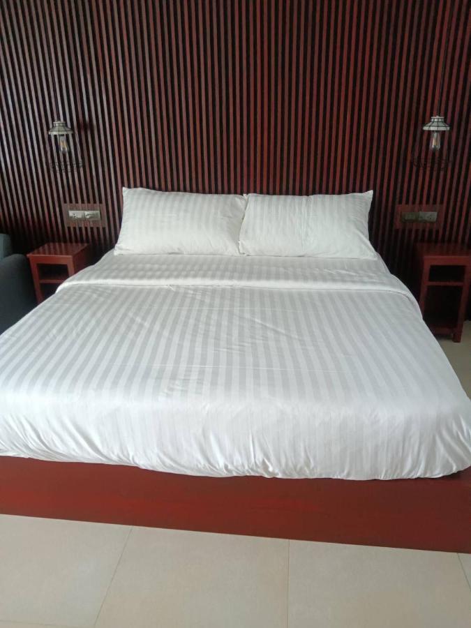 Beach House By Rose Massage Praia de Nai Thon Exterior foto