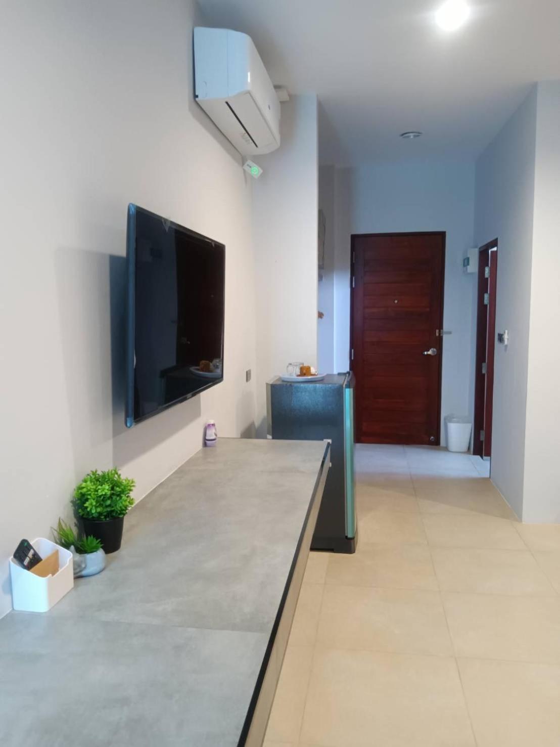 Beach House By Rose Massage Praia de Nai Thon Exterior foto