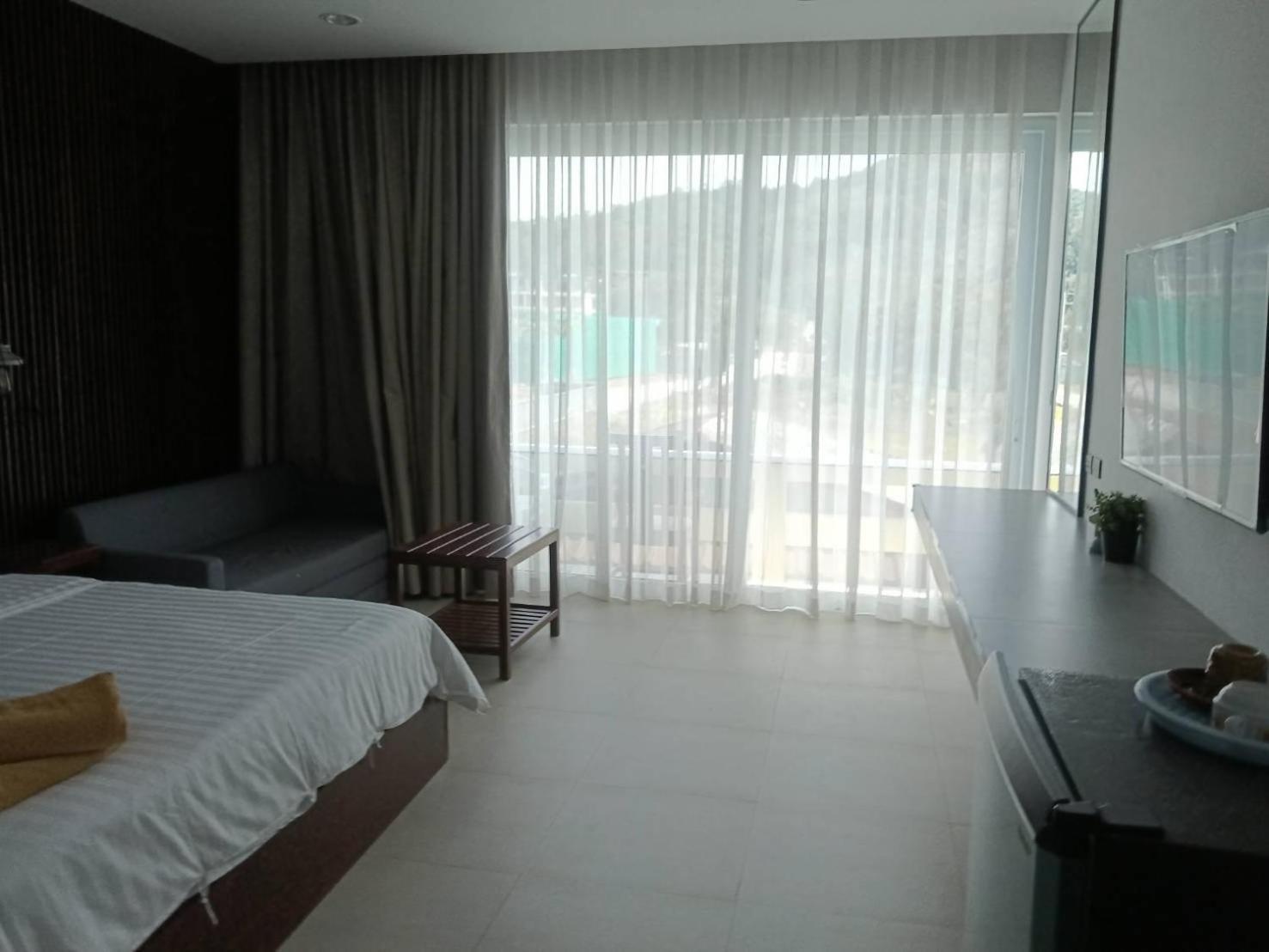 Beach House By Rose Massage Praia de Nai Thon Exterior foto