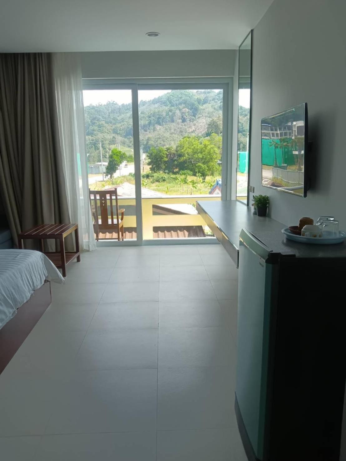 Beach House By Rose Massage Praia de Nai Thon Exterior foto