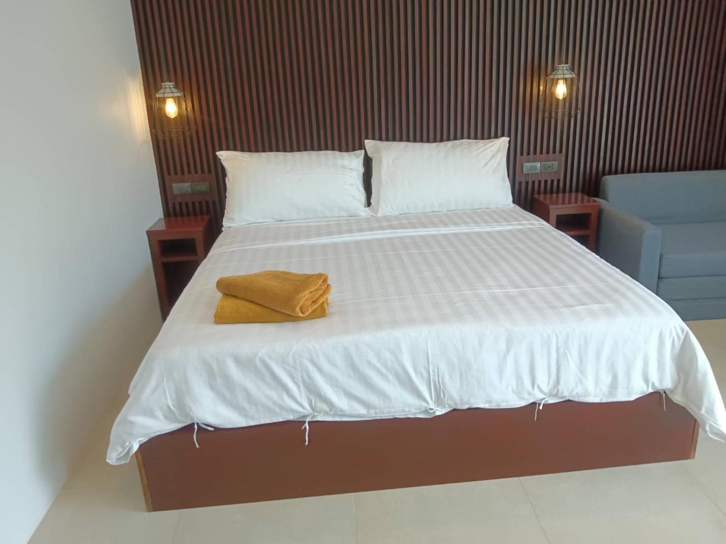 Beach House By Rose Massage Praia de Nai Thon Exterior foto