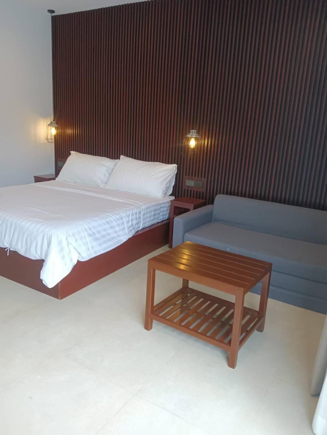 Beach House By Rose Massage Praia de Nai Thon Exterior foto