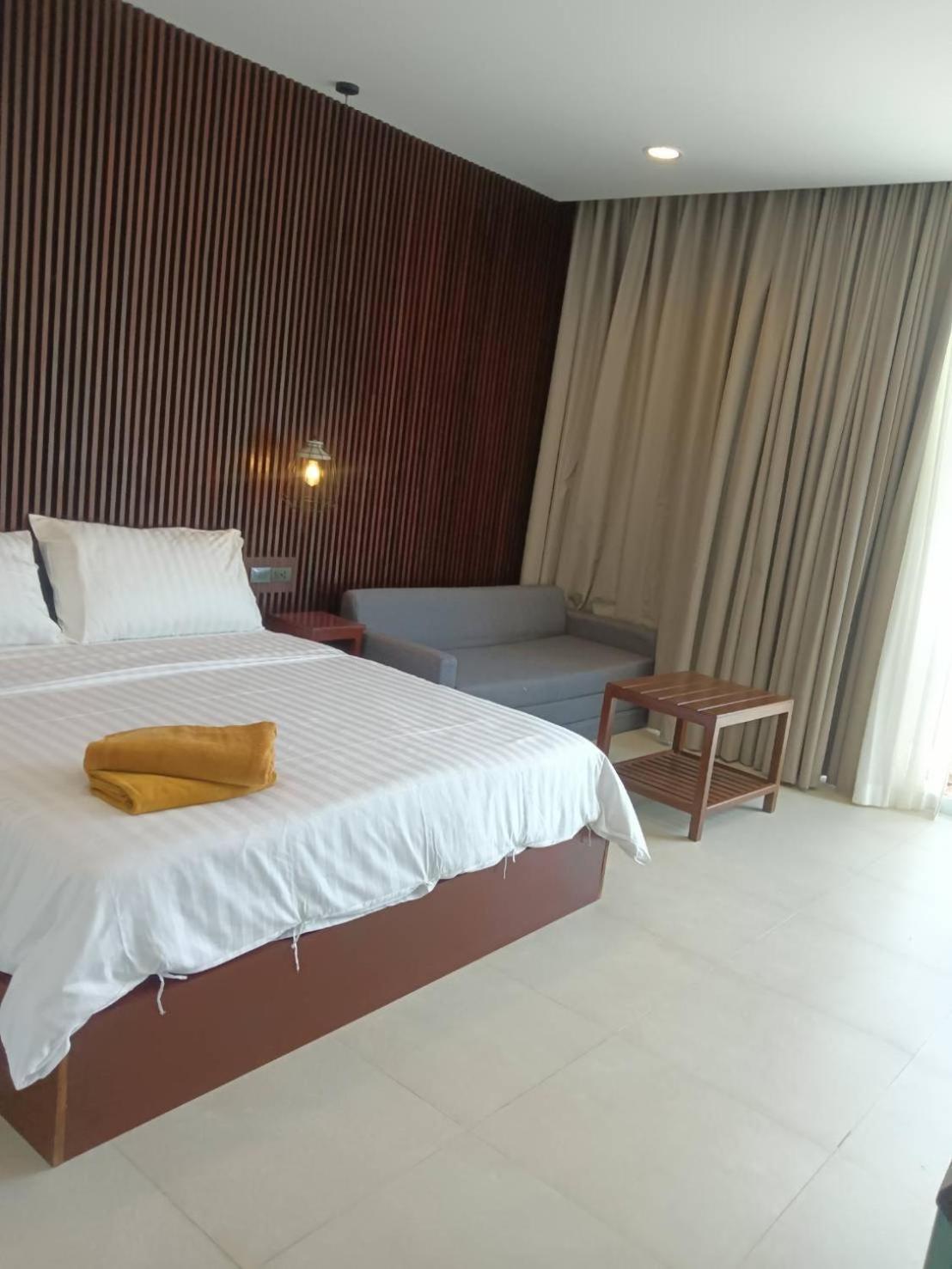 Beach House By Rose Massage Praia de Nai Thon Exterior foto